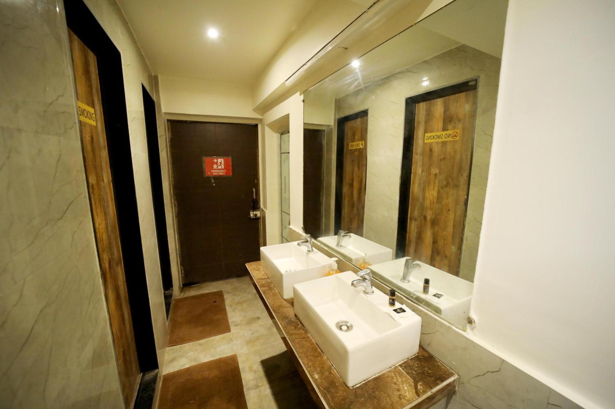 Social Hubz Hostel 뭄바이 외부 사진