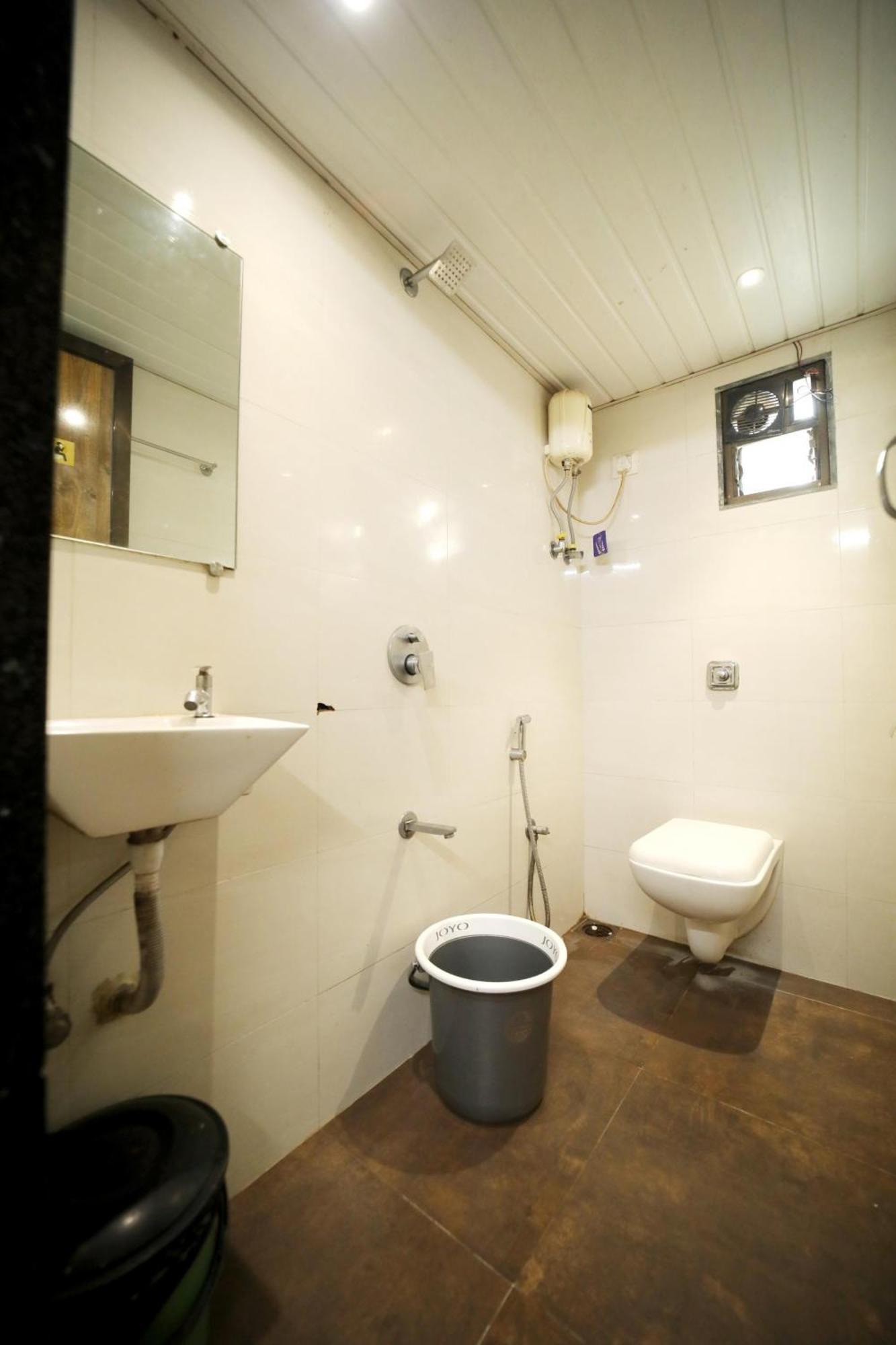 Social Hubz Hostel 뭄바이 외부 사진